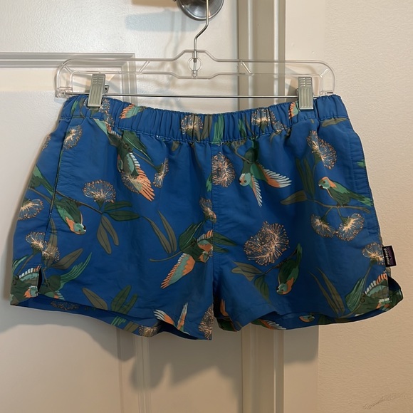 EUC Patagonia Shorts Floral Parrot 🦜 pattern size medium - Picture 4 of 5